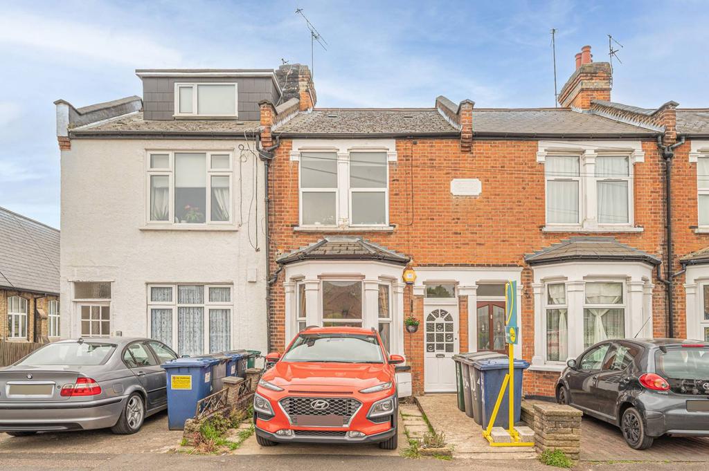 Margaret Road, East EN4 1 bed flat £325,000