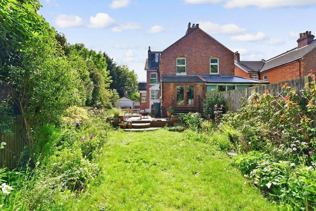 Western Avenue, Ashford, Kent 4 bed semidetached house £440,000