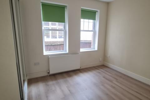 2 bedroom flat to rent, Chatsworth Road, London NW2