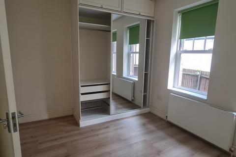 2 bedroom flat to rent, Chatsworth Road, London NW2