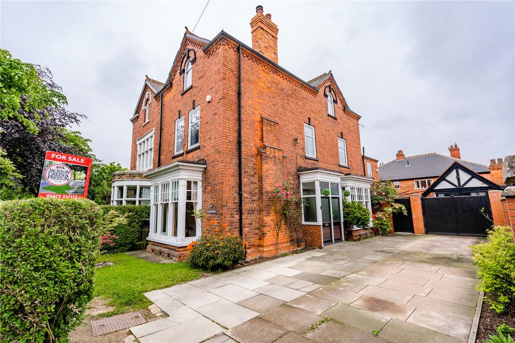 Weelsby Road, Grimsby, Lincolnshire... 5 bed semidetached house for
