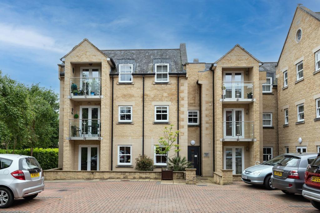 Woodstock Road, Witney, OX28 2 bed apartment £220,000