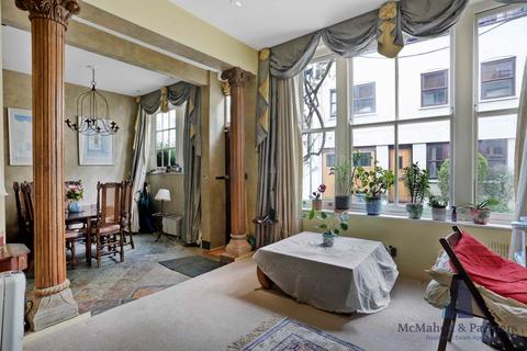 23 Manson Mews, London, SW7 5AF