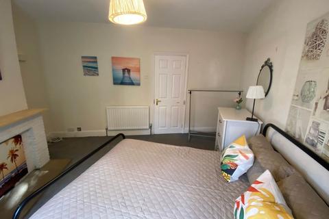 1 bedroom in a house share to rent, Sycamore Road, Guildford GU1