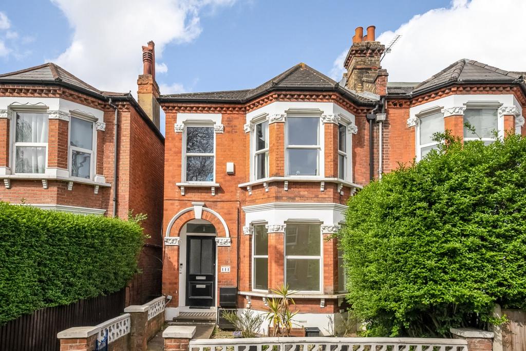 Newlands Park, Sydenham, London, SE26 2 bed apartment for sale £500,000