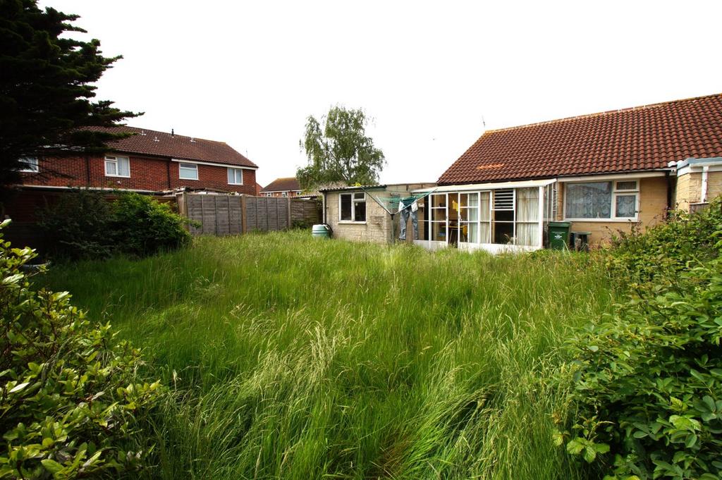 Grenville Road, BurnhamonSea, Somerset, TA8 2 bed bungalow for sale £229,950