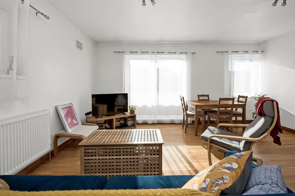 Kimberley Avenue, Peckham, London, SE15 2 bed apartment for sale £400,000