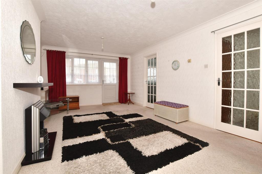 Weatherly Drive, Broadstairs, Kent 2 bed ground floor flat for sale £