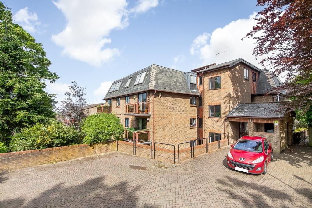 Forest Hill SE23 2 bed apartment for sale £375,000