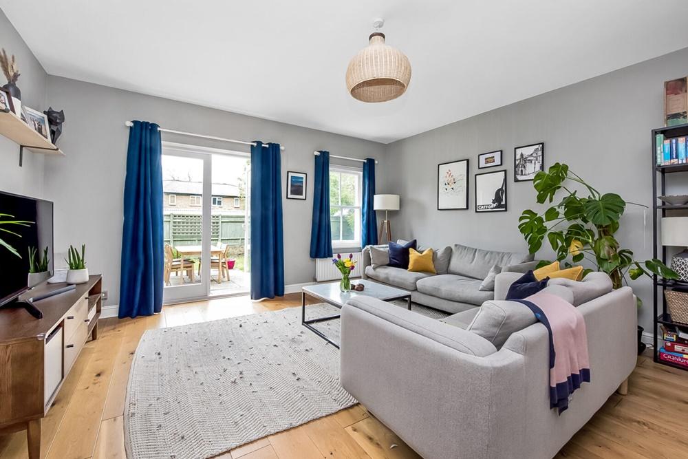 Ravensbourne Road, Catford, London, SE6 3 bed apartment £550,000