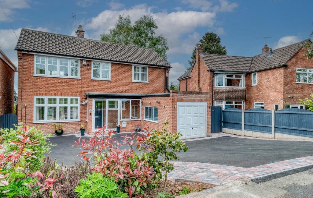 Hazelton Road, Marlbrook, Bromsgrove, B61 0JG 3 bed detached house for