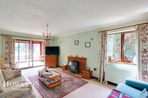 3 bedroom detached bungalow for sale, Corton Long Lane, Lowestoft