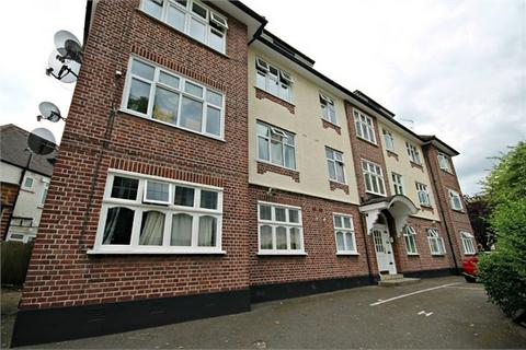 3 bedroom flat to rent, Gladstone Court, Willesden Green