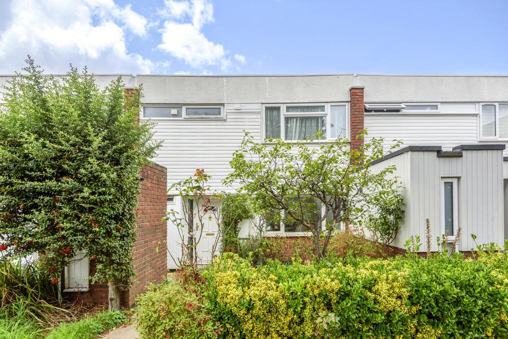 Brantwood Gardens, West Byfleet, KT14 3 bed terraced house £1,950 pcm