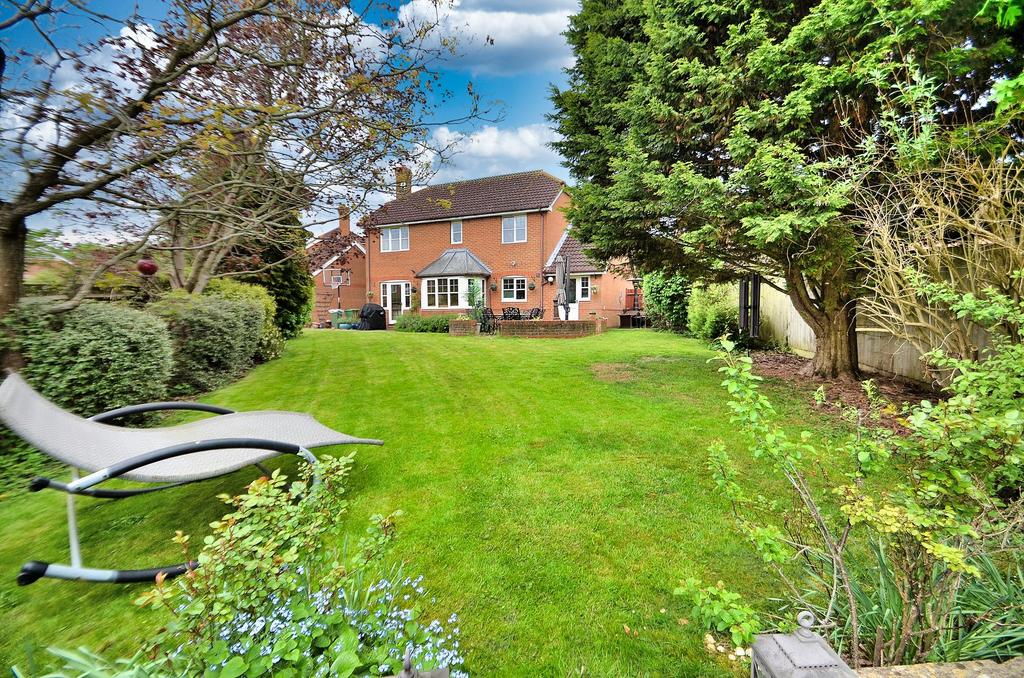 Tattenhoe, Milton Keynes MK4 4 bed detached house for sale £600,000