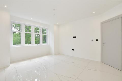5 bedroom detached house for sale - Brook Way, Chigwell, Essex