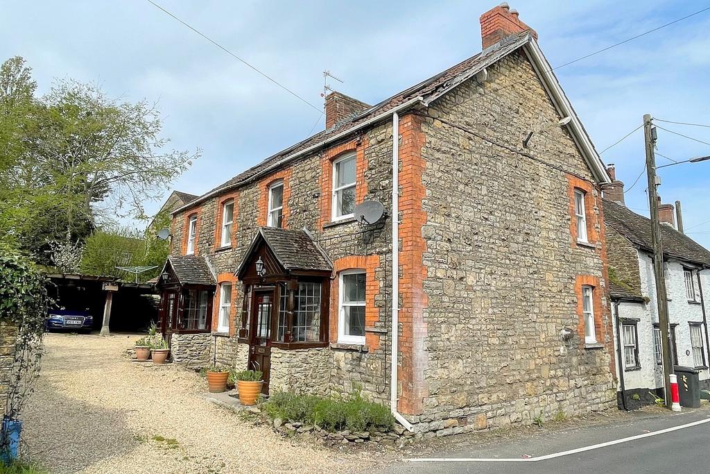 Somerset, BA8 4 bed semidetached house for sale £225,000