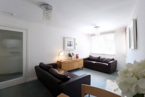8/5 Dean Path, Edinburgh, EH4 3BA