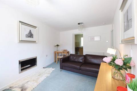 8/5 Dean Path, Edinburgh, EH4 3BA