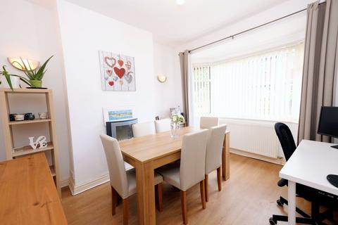 3 bedroom semi-detached house for sale - Nansen Avenue, Eccles, M30