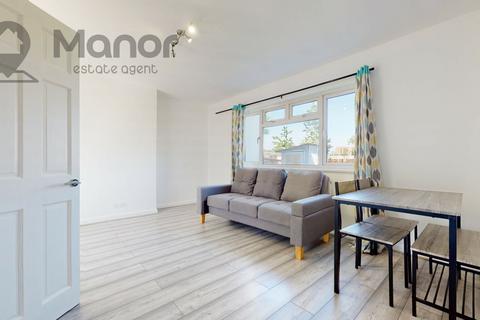 3 bedroom terraced house to rent, Park Avenue, East Ham, E6 2PN