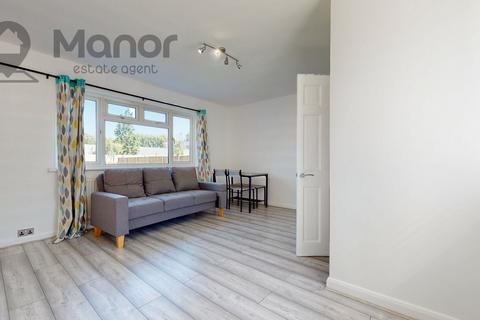 3 bedroom terraced house to rent, Park Avenue, East Ham, E6 2PN