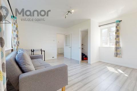 3 bedroom terraced house to rent, Park Avenue, East Ham, E6 2PN