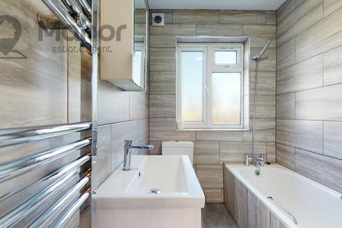 3 bedroom terraced house to rent, Park Avenue, East Ham, E6 2PN