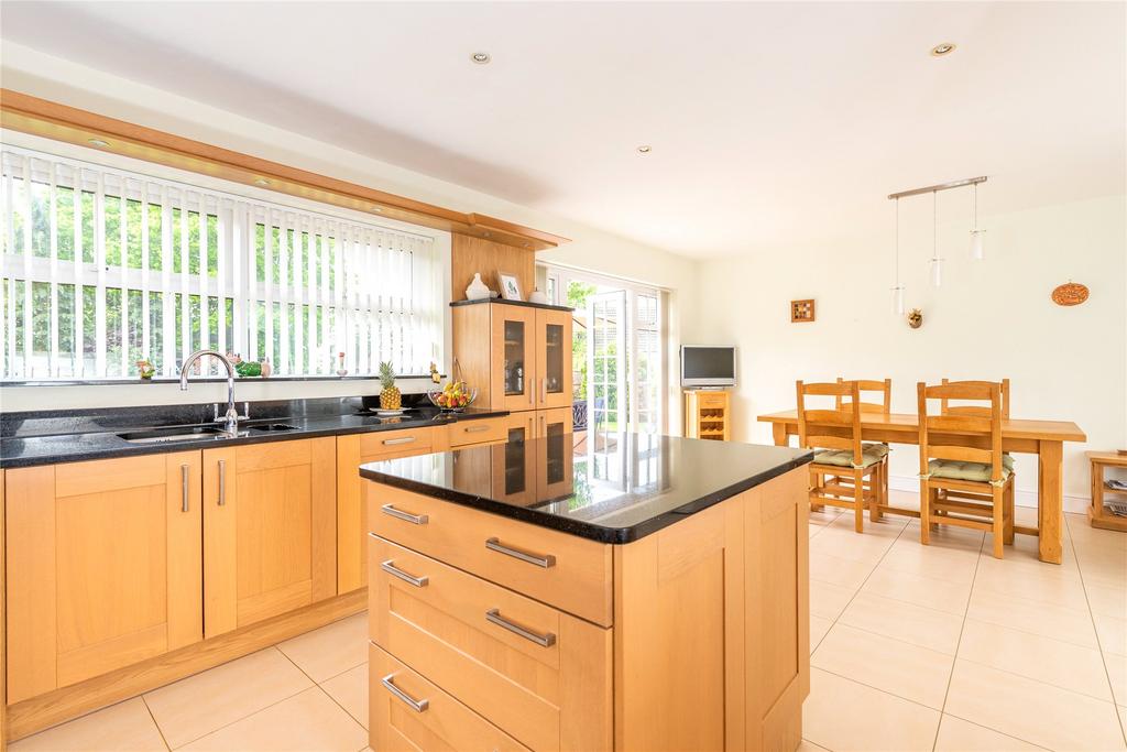 Kitchen/Breakfast Rm