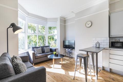 6 bedroom terraced house to rent - Burley Road, Leeds LS4