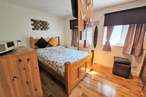 3 Bishops Drive, Feltham, TW14 8LT