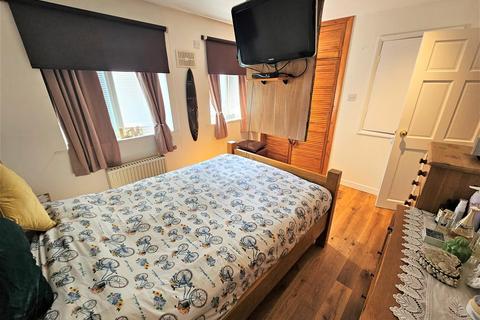 3 Bishops Drive, Feltham, TW14 8LT