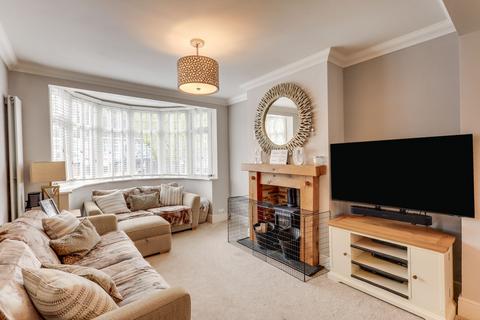 37 Broad Walk, Hockley, SS5 5DF
