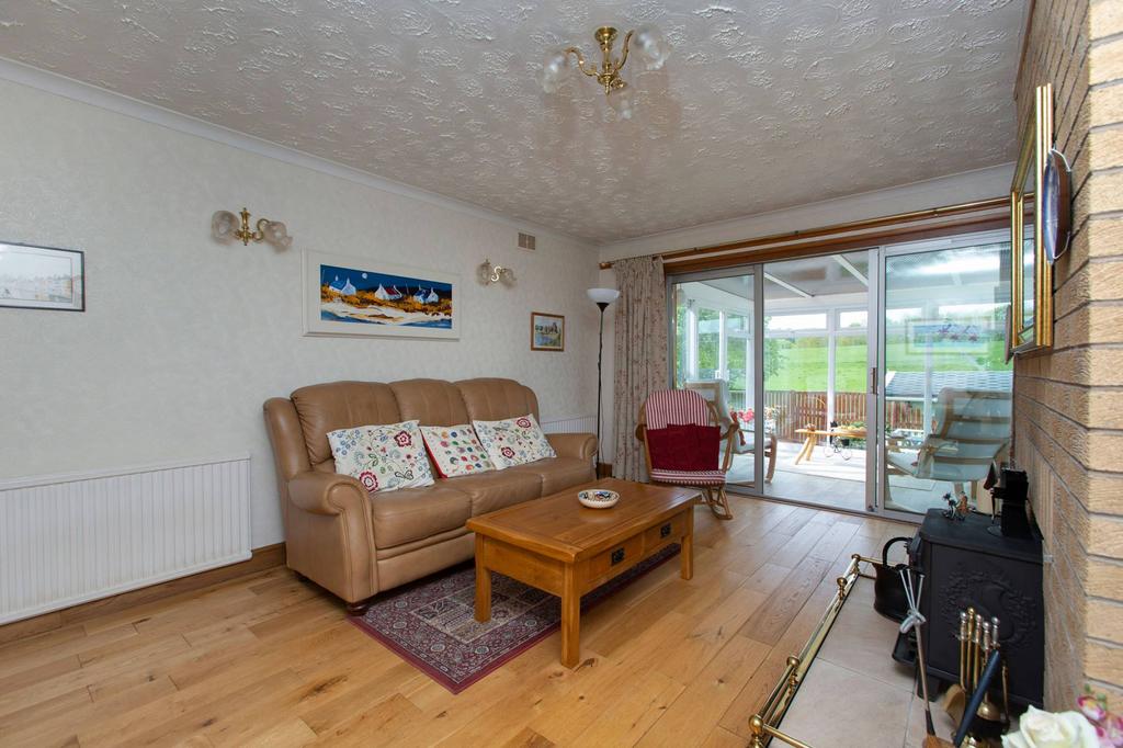 28 Temple Village, Gorebridge, EH23 4SQ 3 bed detached house £340,000