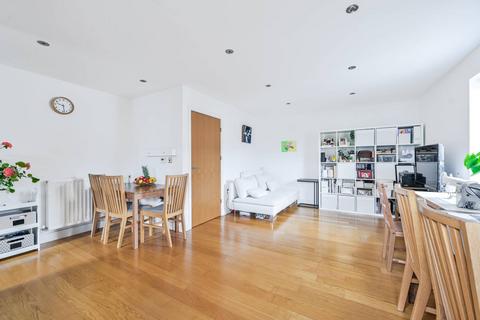 3 bedroom flat for sale - Fairthorn Road, Charlton, London, SE7