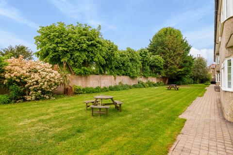 9 Kingston Close, Teddington, TW11 9EW