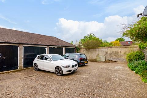 9 Kingston Close, Teddington, TW11 9EW