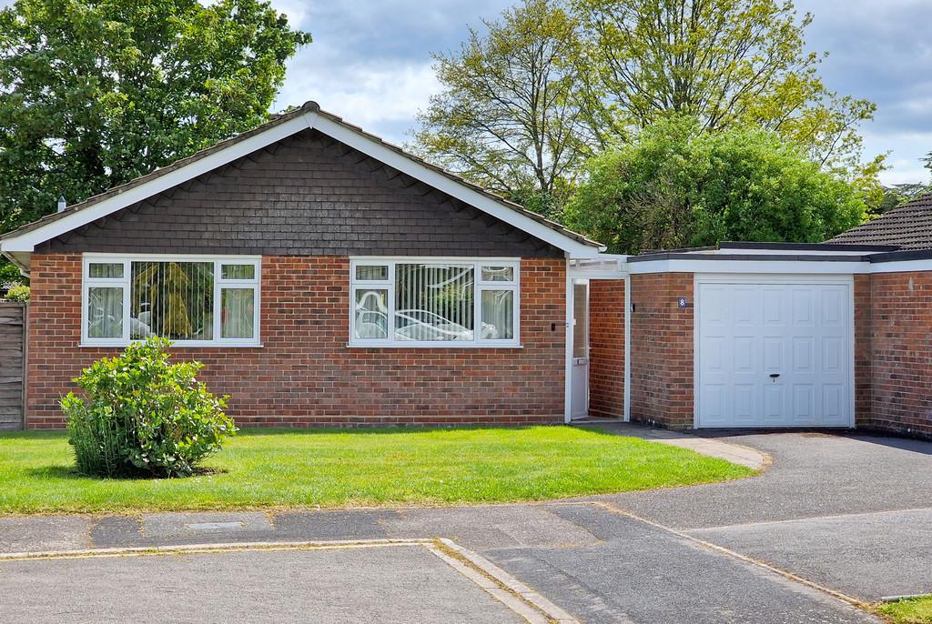 Harts Way, Everton, Lymington SO41 2 bed detached bungalow for sale £