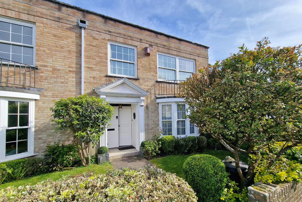 Courtenay Place, Lymington SO41 3 bed end of terrace house for sale £