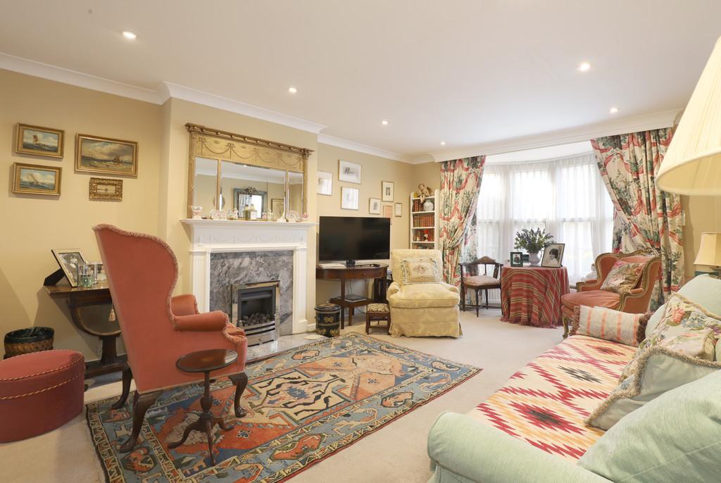 Courtenay Place, Lymington SO41 3 bed end of terrace house for sale £