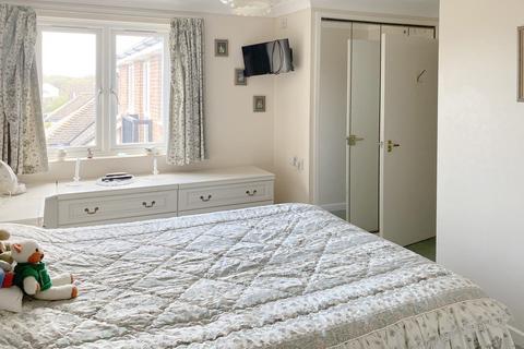 2 bedroom apartment for sale, Danestream Court, Milford On Sea, Lymington SO41