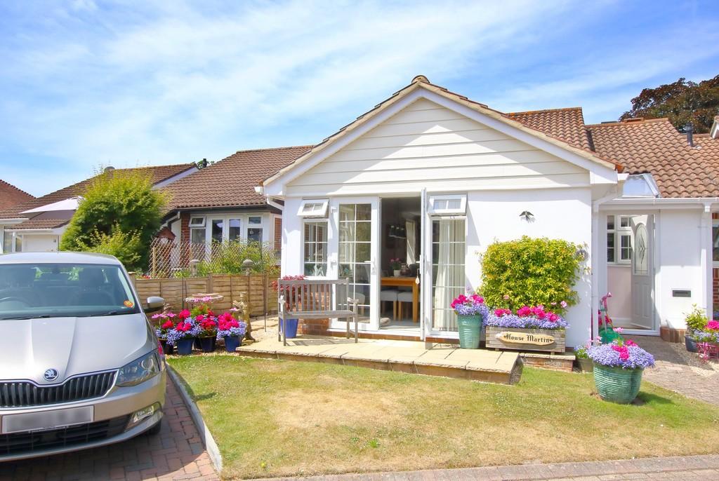 Pyrford Mews, Lymington SO41 2 bed semidetached bungalow £425,000