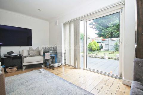 2 bedroom terraced house to rent, Somerset Close, New Malden