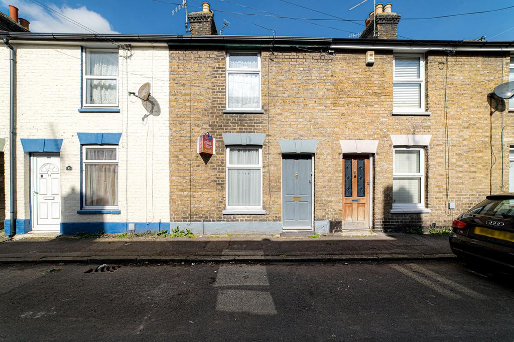Westgate Road, Faversham, ME13 2 bed terraced house for sale £300,000