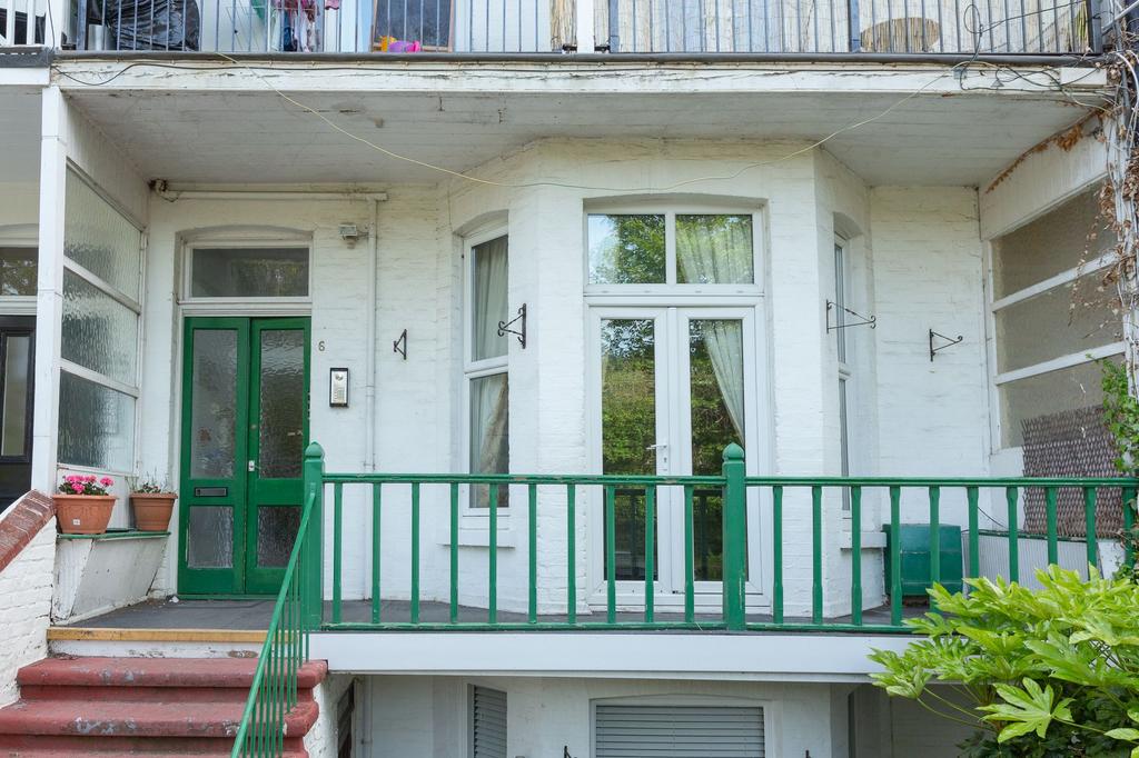 Adrian Square, WestgateOnSea, CT8 2 bed flat for sale £199,995