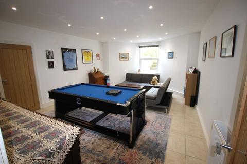 2 bedroom flat for sale - Southside, Hillside