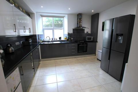 2 bedroom flat for sale - Southside, Hillside