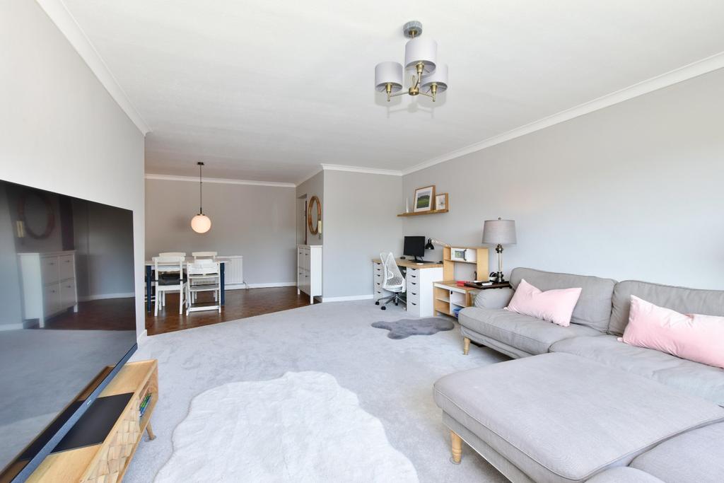 Blacketts Wood Drive, Chorleywood... 2 bed apartment £425,000