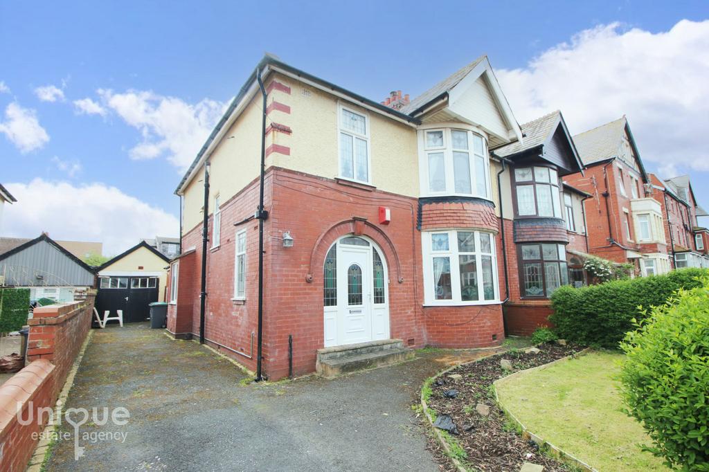 Wolverton Avenue, Bispham, Blackpool... 3 bed semidetached house £