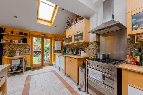 4 bedroom terraced house for sale - All Souls Avenue, London, NW10